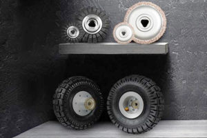 Wheels for sewer pipeline crawlers