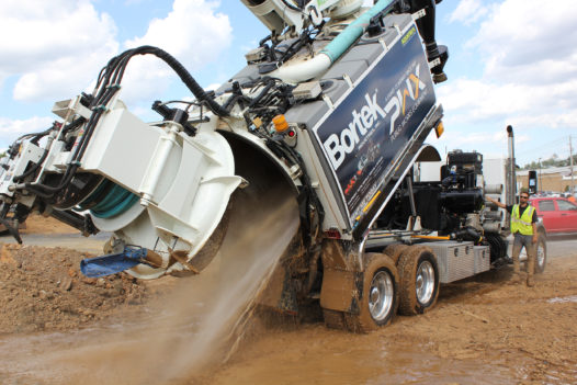 Hydro Excavator Vac Truck Debris Dumping with Spray Out