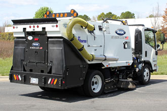 Schwarze A4 Storm Street Sweeper Rental