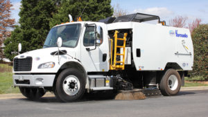 Schwarze A7 Tornado Street Sweeper Rental