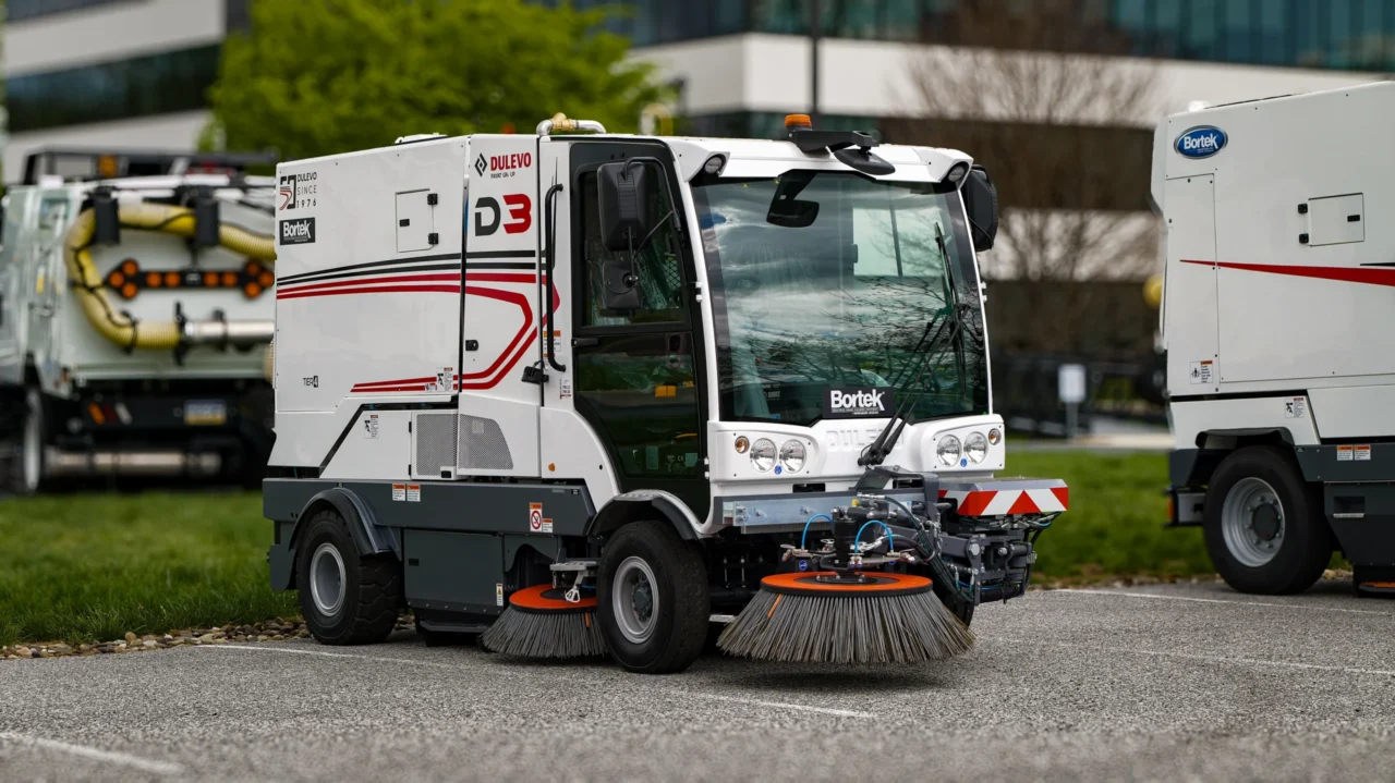 Used pre-owned street sweeper for sale