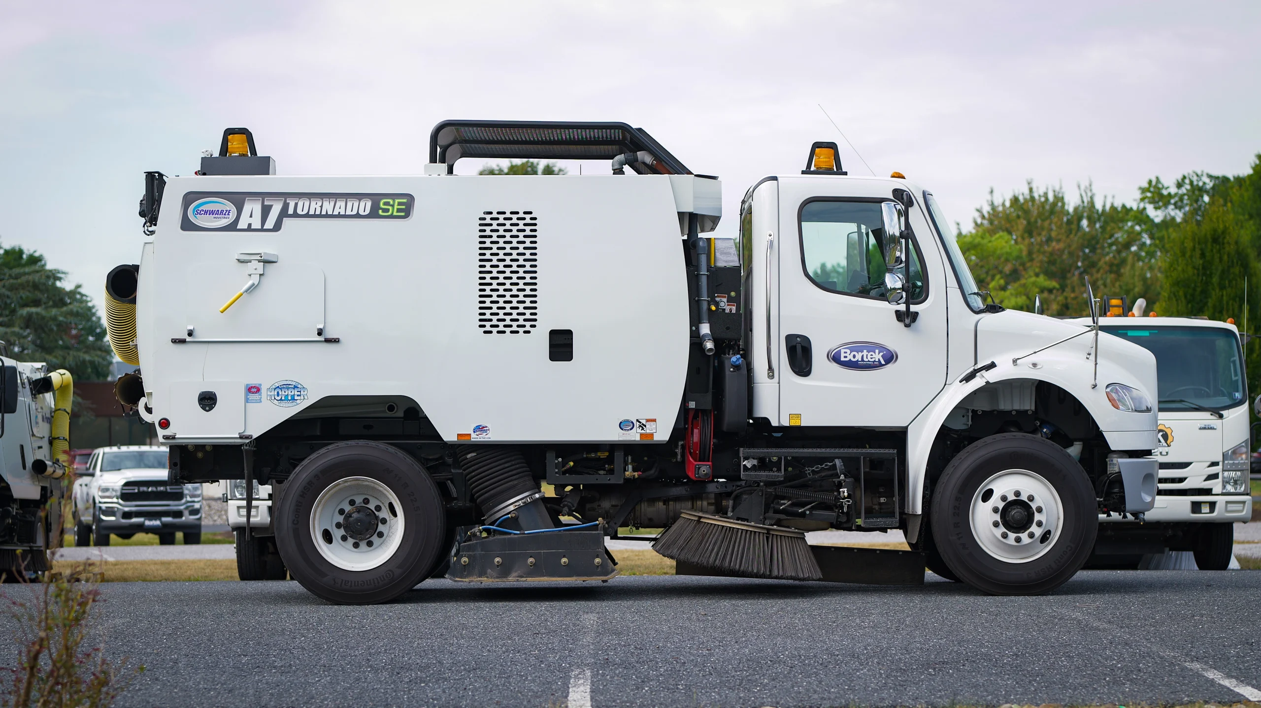 Schwarze A7 Tornado street sweeper rental